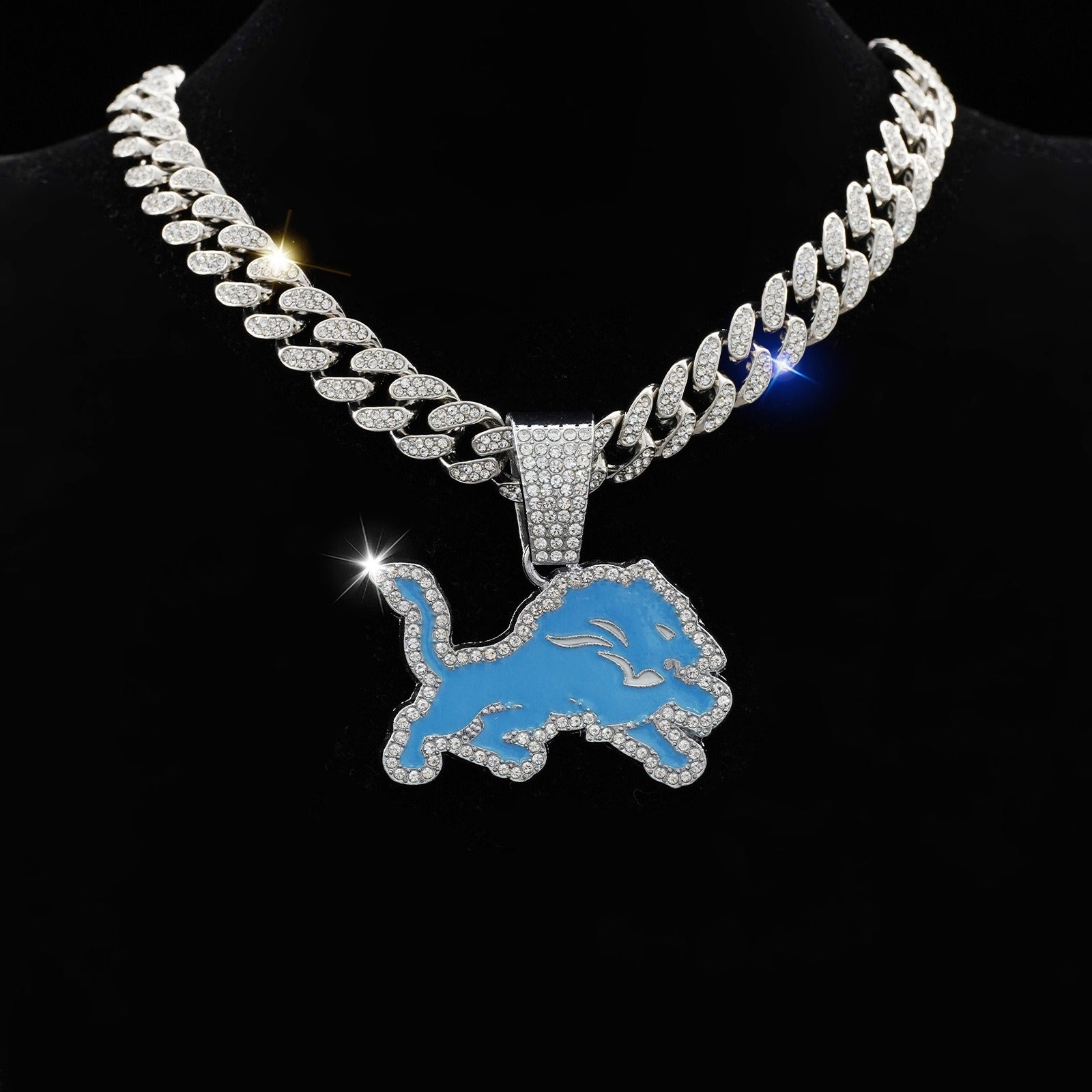 Detroit Lions Blue Lion rhinestone Cuban necklaces, sparkling stylishnecklaces, parties, birthday parties and other occasions canbe used, unisex birthday gifts