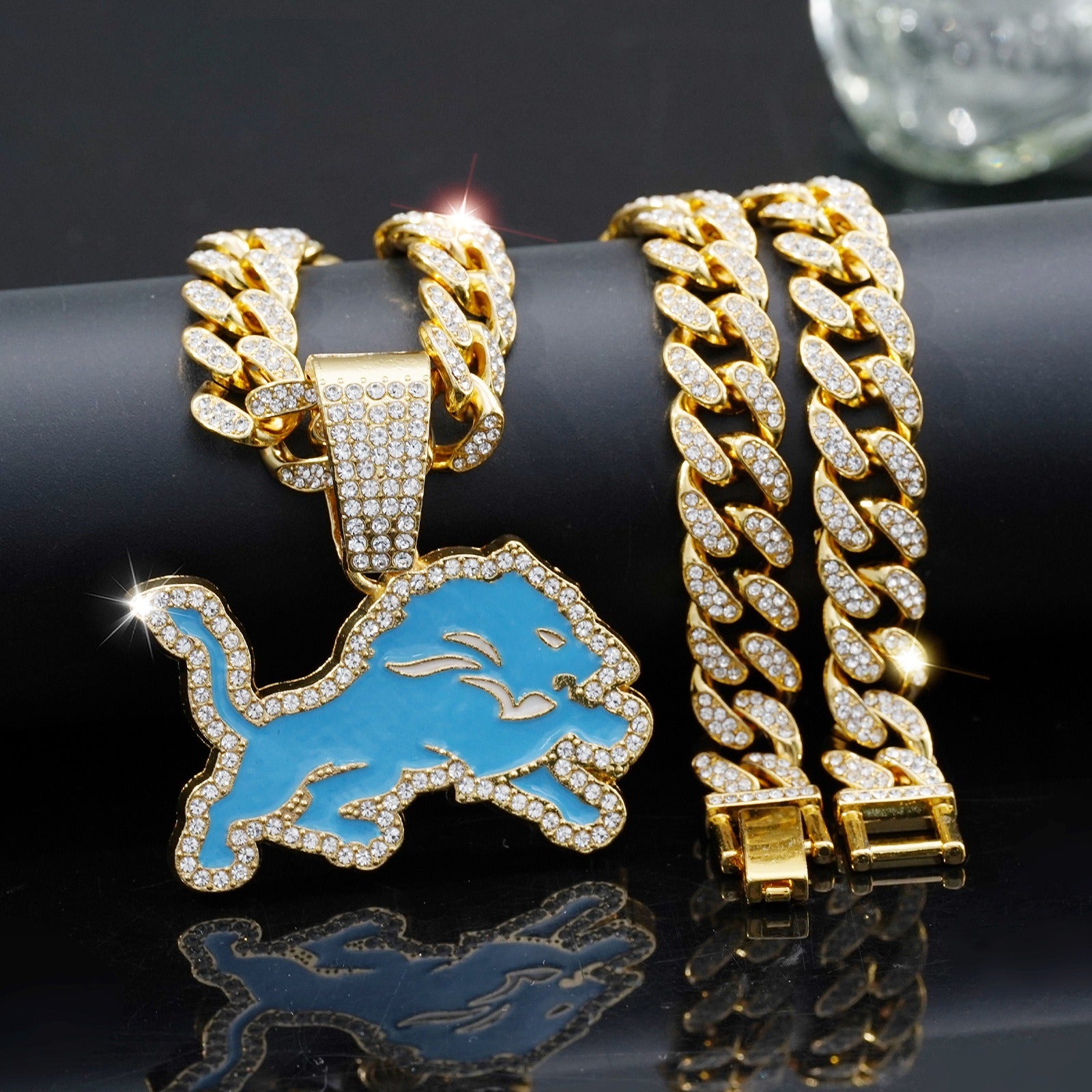 Detroit Lions Blue Lion rhinestone Cuban necklaces, sparkling stylishnecklaces, parties, birthday parties and other occasions canbe used, unisex birthday gifts